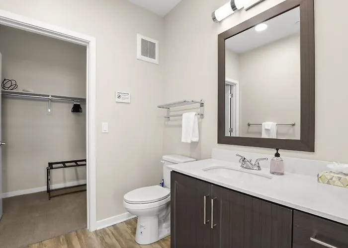 Paradise Cozysuites Under The Palms With Jacuzzi 18 Phoenix